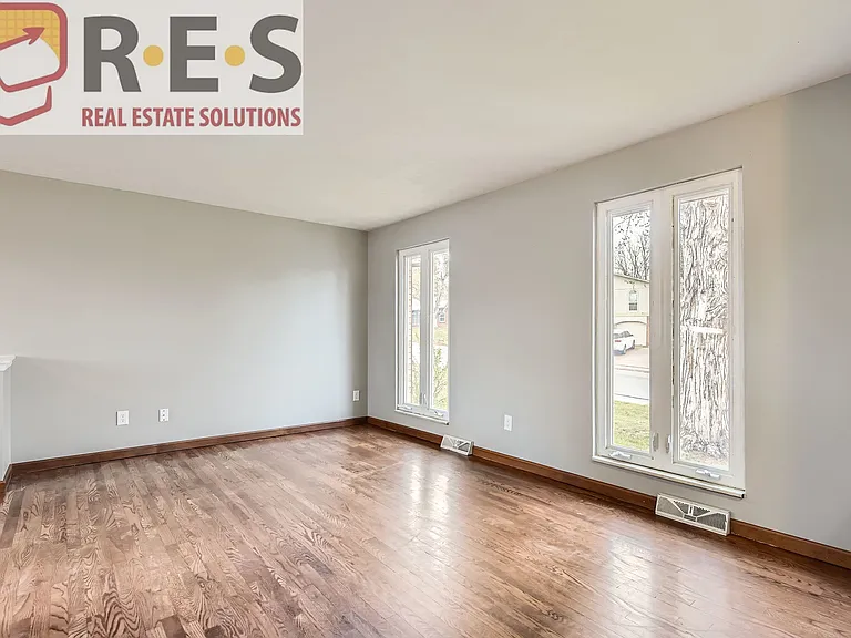 4733 S Willow St — Photo 9