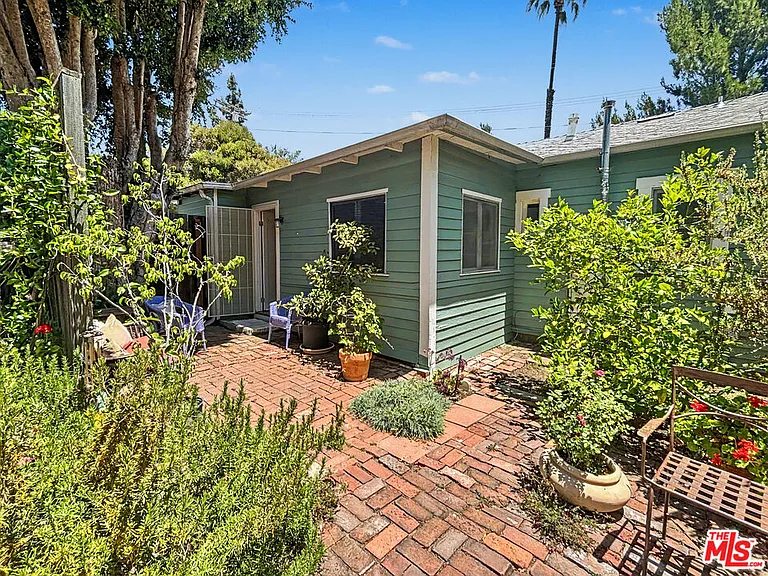 2139 Holly Dr — Photo 24