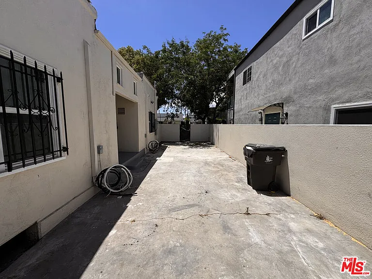 1100 Saint Louis Ave — Photo 12