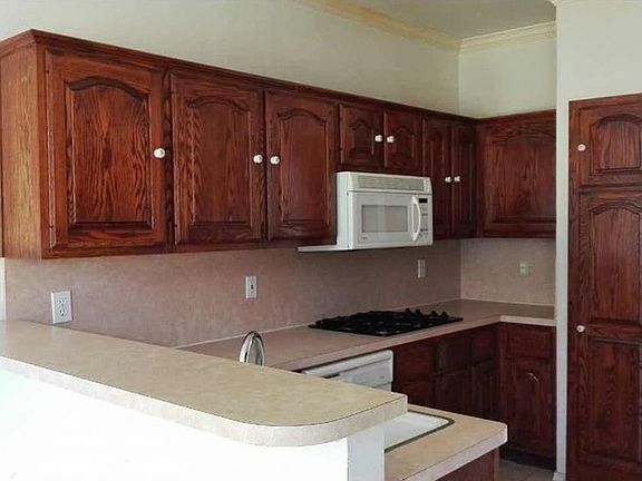 3rd image of 1409 Summercrest Ln