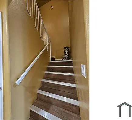 887 E 40th Pl #C — Photo 21