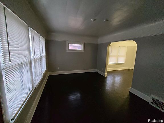 3rd image of 14434 Mettetal St