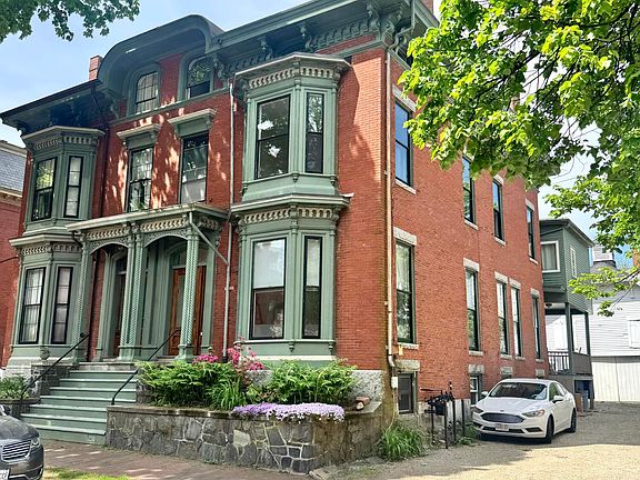 3rd image of 52 Carleton Street