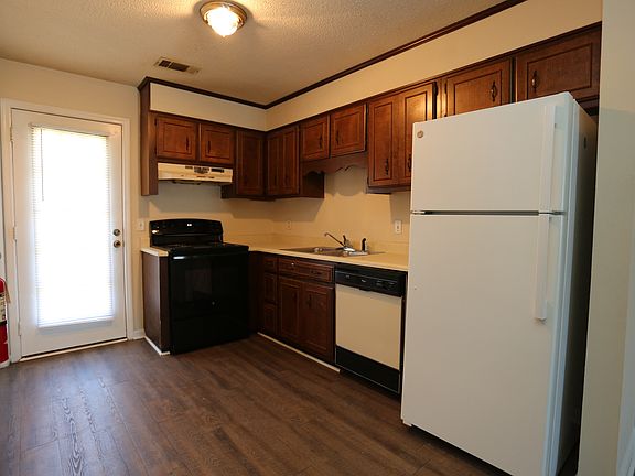 3rd image of 140 Lanier Dr #163
