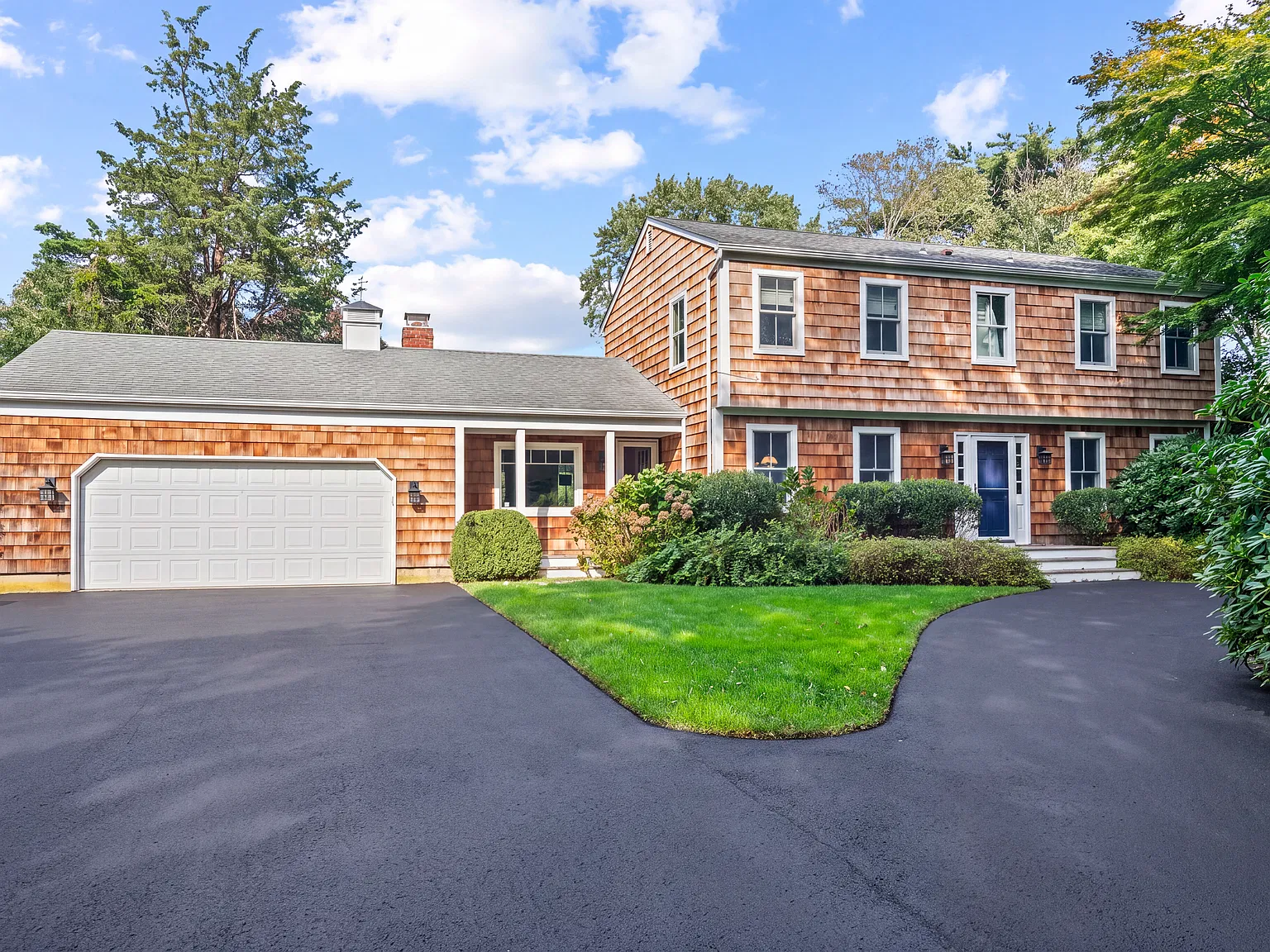 Renovated East Hampton Village Home — Photo 2
