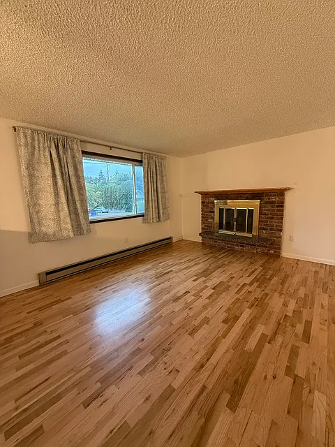 4 bed, $2,450 — Photo 4