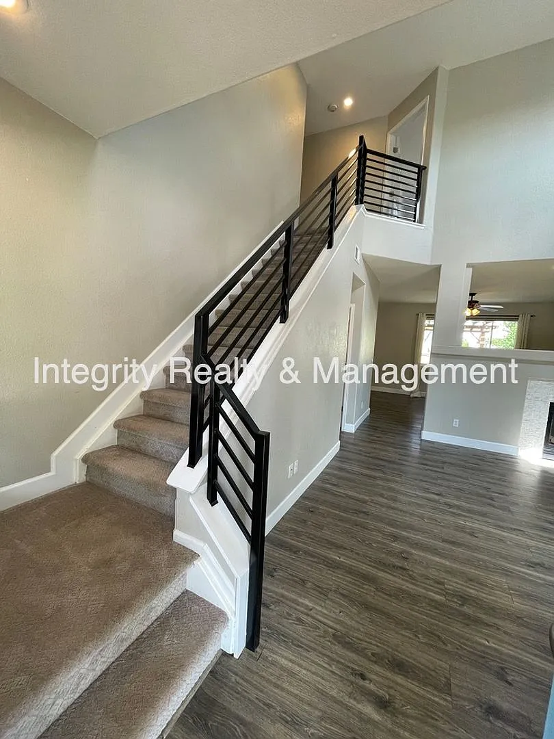4 Bed/ 2.5 Bath Single Family Home, 1890 sq ft, 10400 Tracewood Ct Highlands Ranch CO — Photo 4