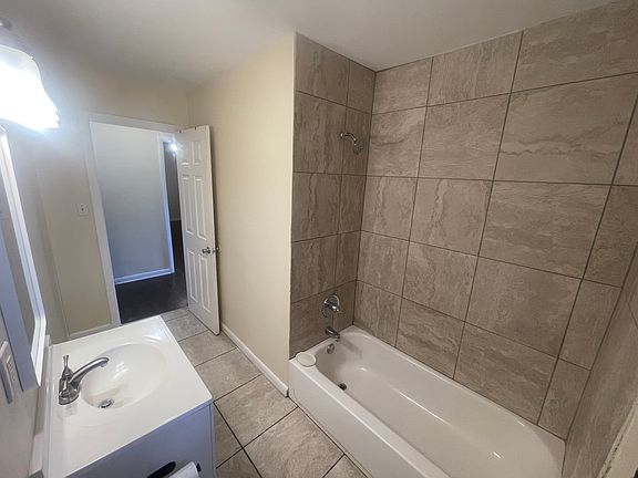 5th image of 1459 Hawkins St NW