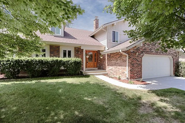 5140 Barcroft Dr photo 1