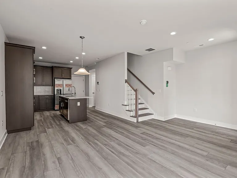 701 Brewster Aly — Photo 8