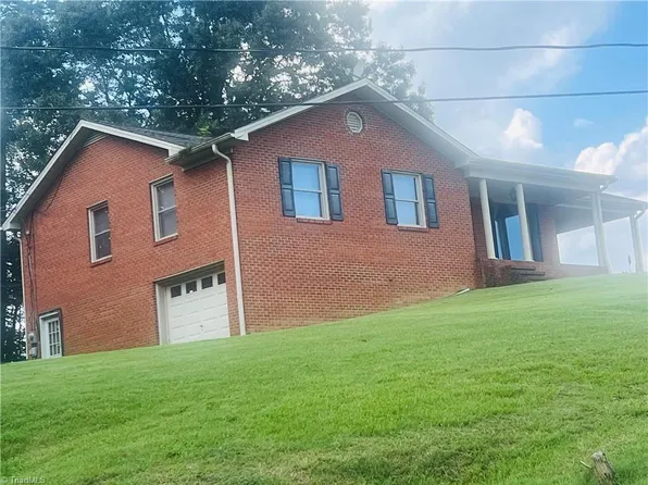 505 Belvue Dr, Mount Airy, NC 27030