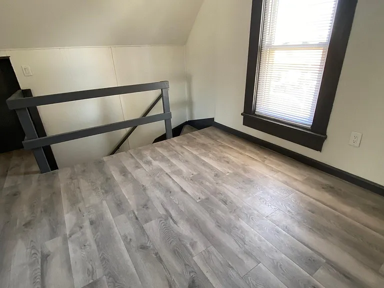 1424 E Broadway St — Photo 15