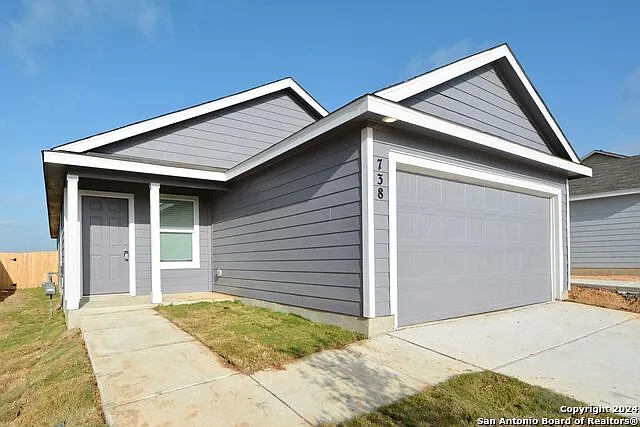 4 bed, 2.0 bath, 1627 sqft, $1,595 — Photo 2