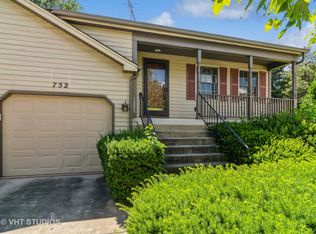 752 Alice Pl, Elgin, IL 60123