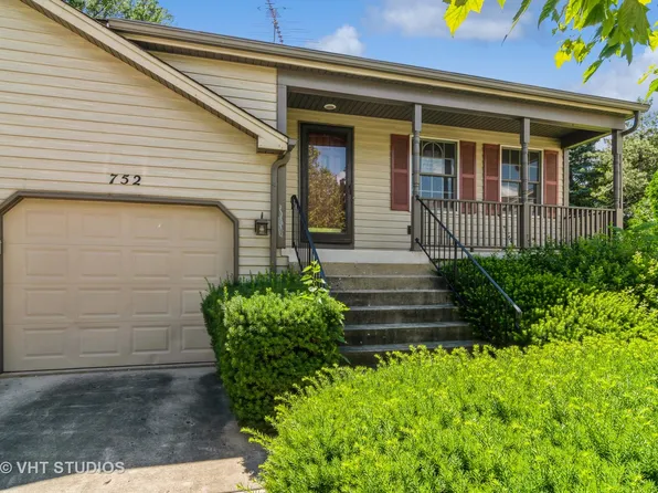 752 Alice Pl, Elgin, IL 60123