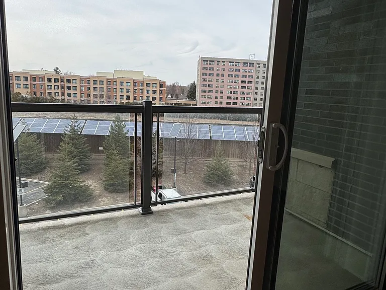 383 Main St E #422 — Photo 8