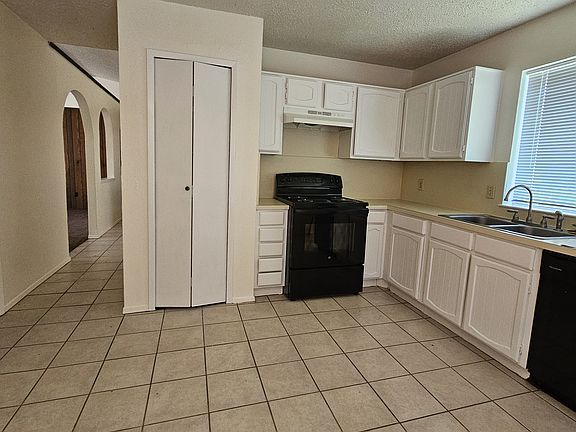 5th image of 519 Dean Ct