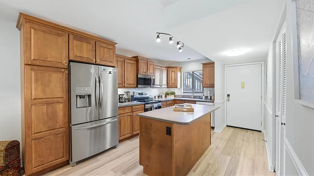 2 bed, 2.0 bath, 1101 sqft, $2,100 — Photo 3