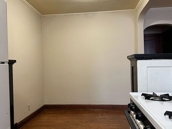4th image of 330 Oak St APT 4
