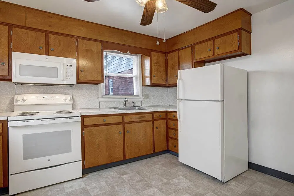 Evergreen Village Apartments — Photo 2