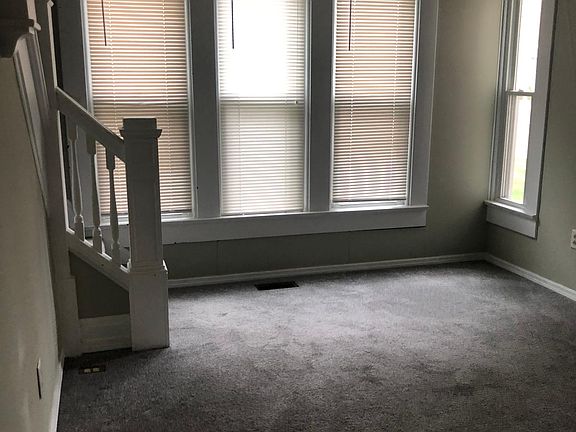 3rd image of 207 S 2nd St #207