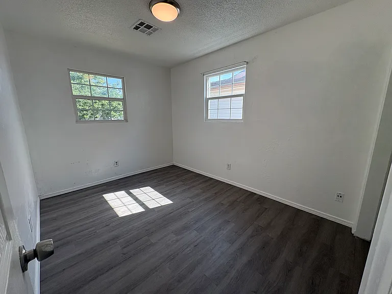 516 SE 70th St — Photo 8