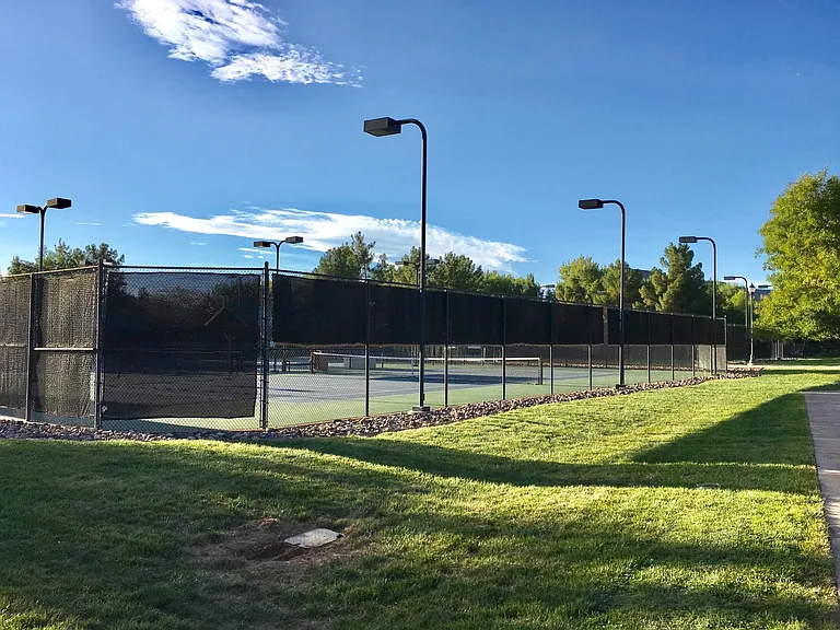 Tonaquint Park tennis courts within walking distance