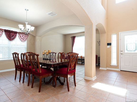 5th image of 250 Maidstone Cove