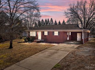 242 Jenkins Ave, Mount Holly, NC 28120