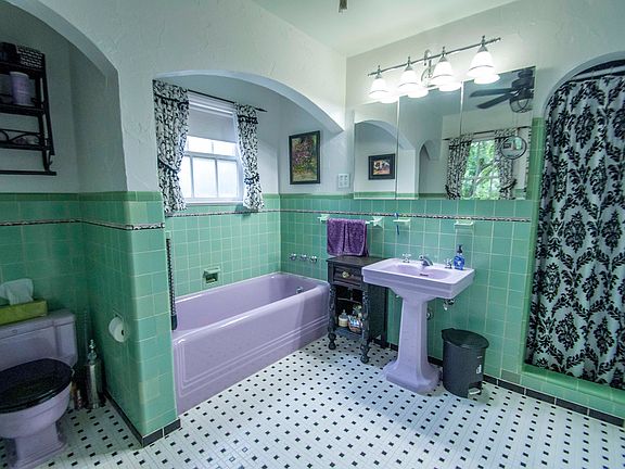 3rd image of 1022 N Montclair Ave