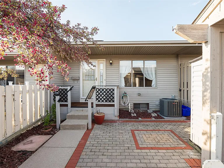 61960 Arlington Cir #3 — Photo 3
