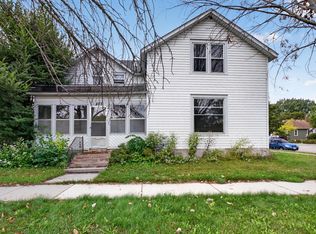 423 N Ash St, Chaska, MN 55318