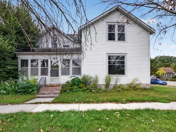 423 N Ash St, Chaska, MN 55318