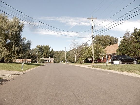 5th image of 1446 McClardy Rd