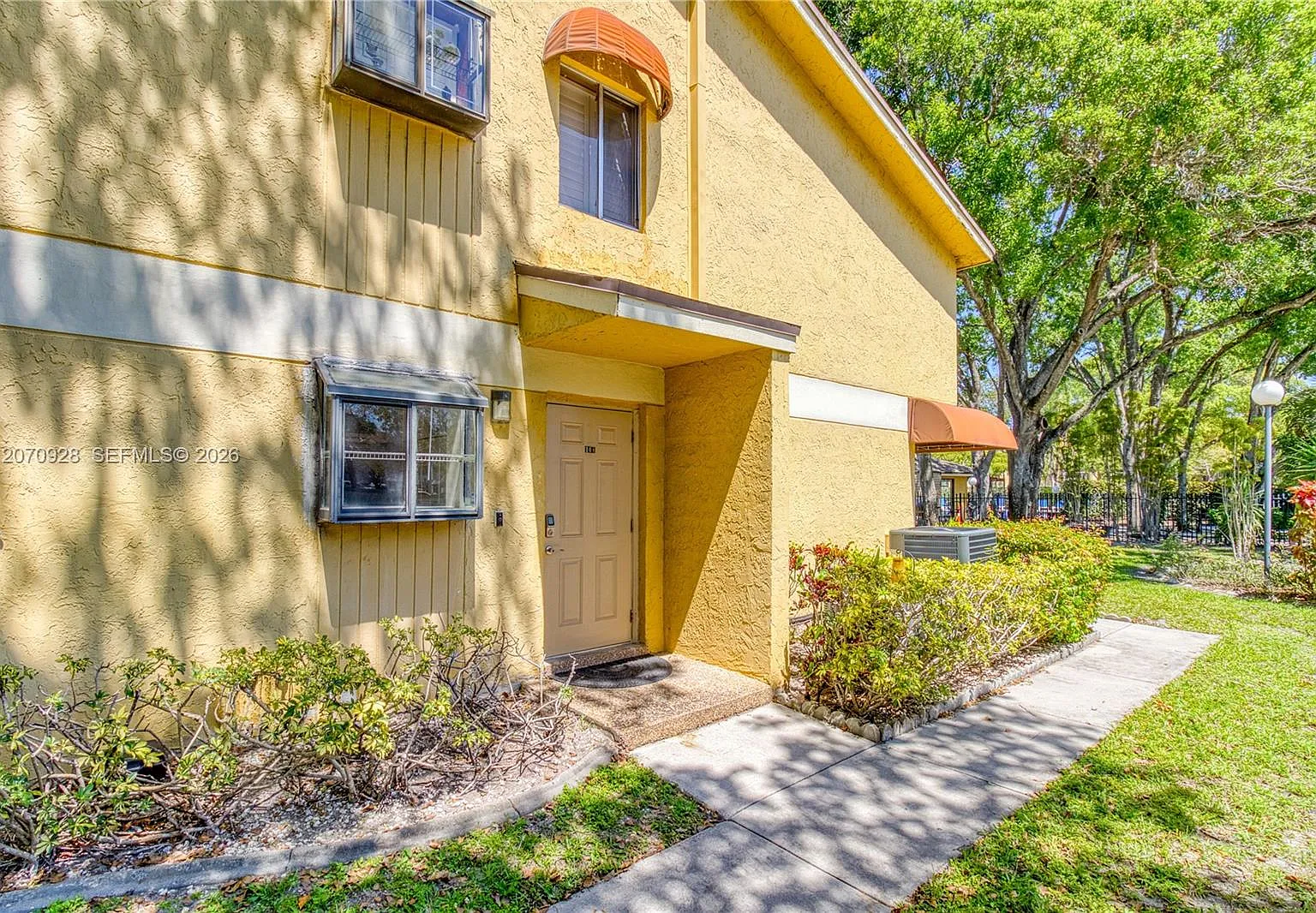 Oakland Forest Club Condo — Photo 2