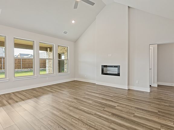 4th image of 240 Frio Dr