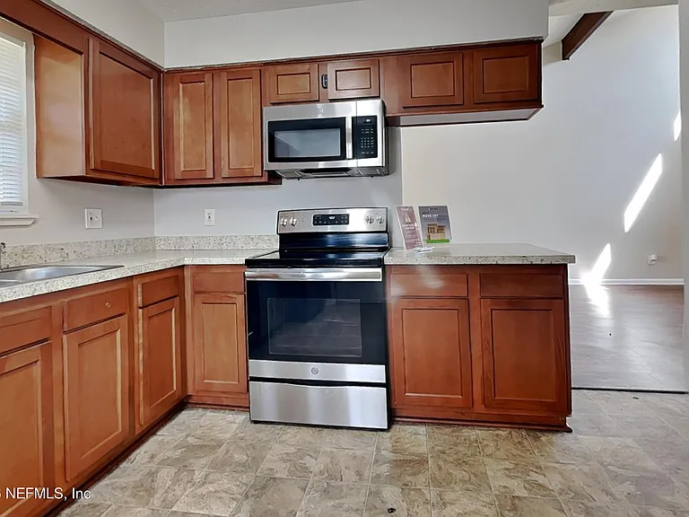 2804 Canyon Ct — Photo 6