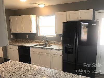 5th image of 111 Wheatfield Dr #4
