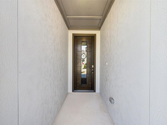 3rd image of 9515 Sierra Crest Ln
