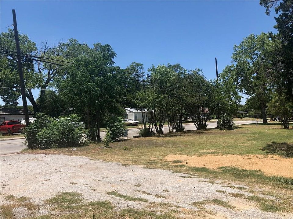 2nd image of 718 Hilltop Dr