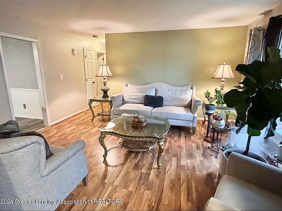 4th image of 909 London Dr