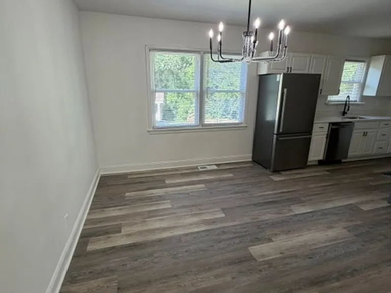 905 Riverside Dr — Photo 6