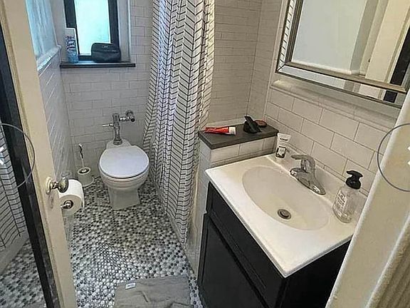 5th image of 140 E 52nd St APT 5E