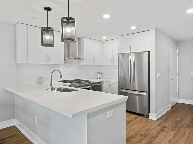 1048 Monroe St #321 — Photo 3