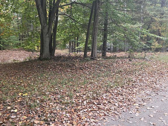 5th image of 6520 Maple Rd