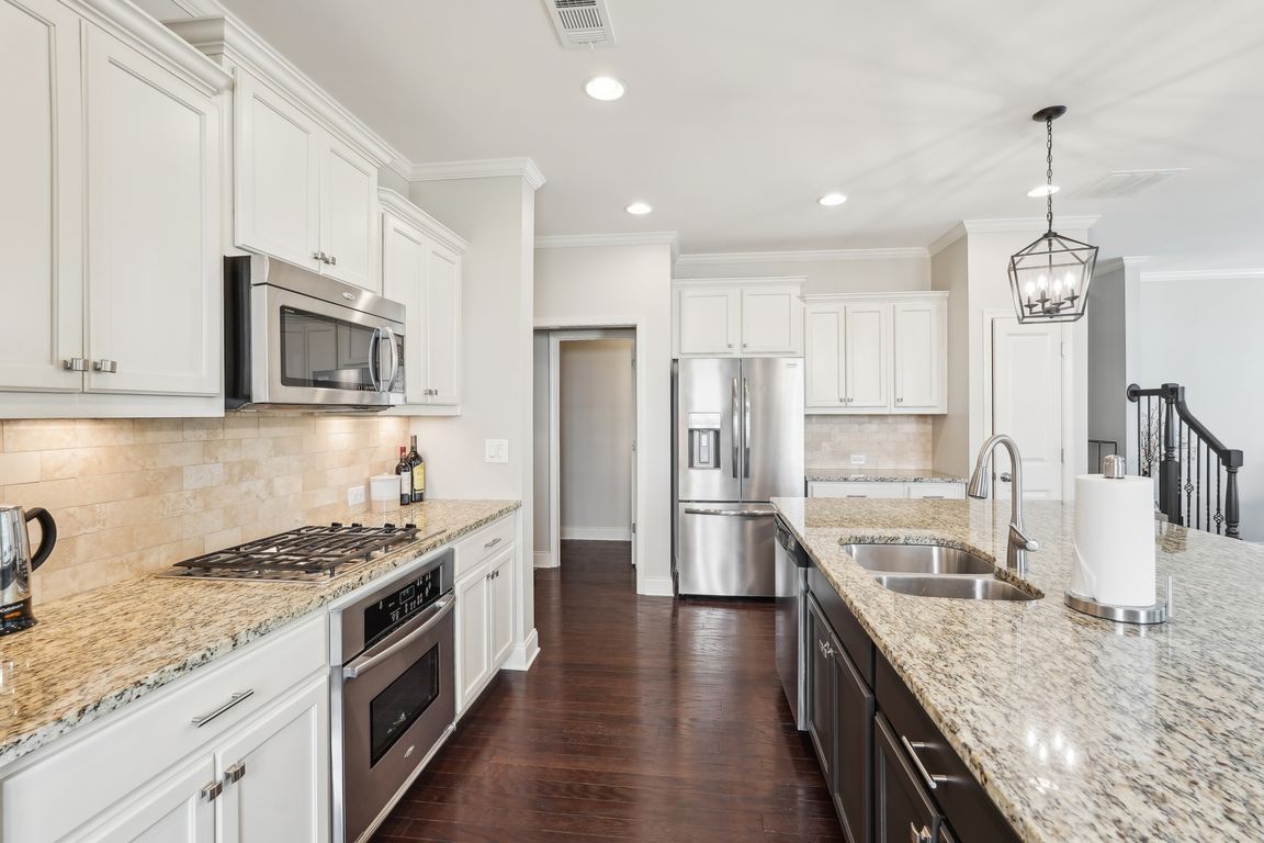 Lowery Oak Dr-29032025-016.jpg