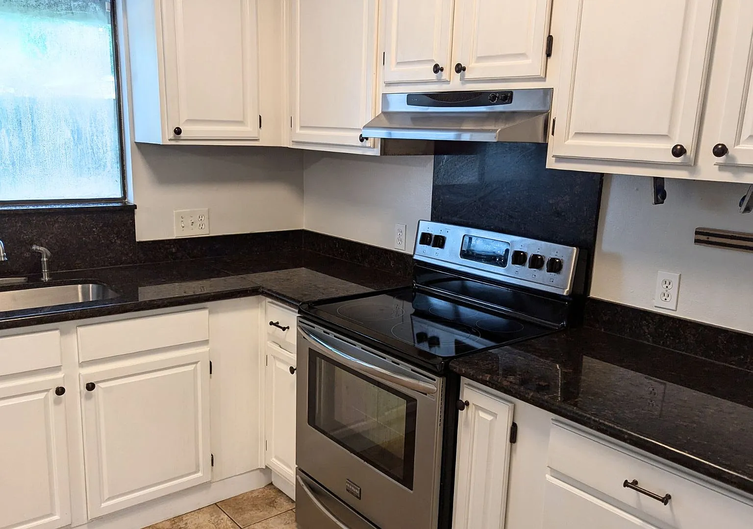 3 bed, 1400 sqft, $1,800 — Photo 3