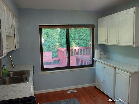 3rd image of 3398 Auburn Dr