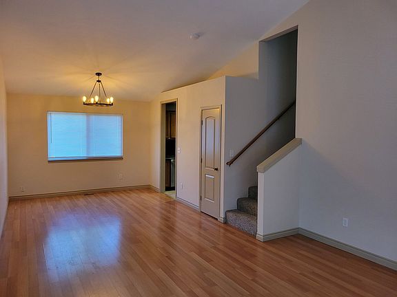 4th image of 412 Alexander St NE