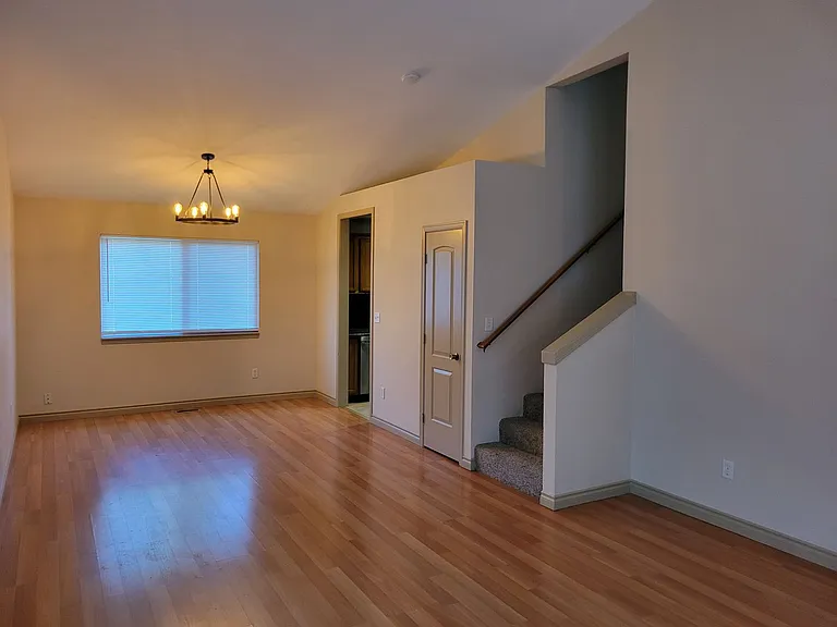 412 Alexander St NE — Photo 4